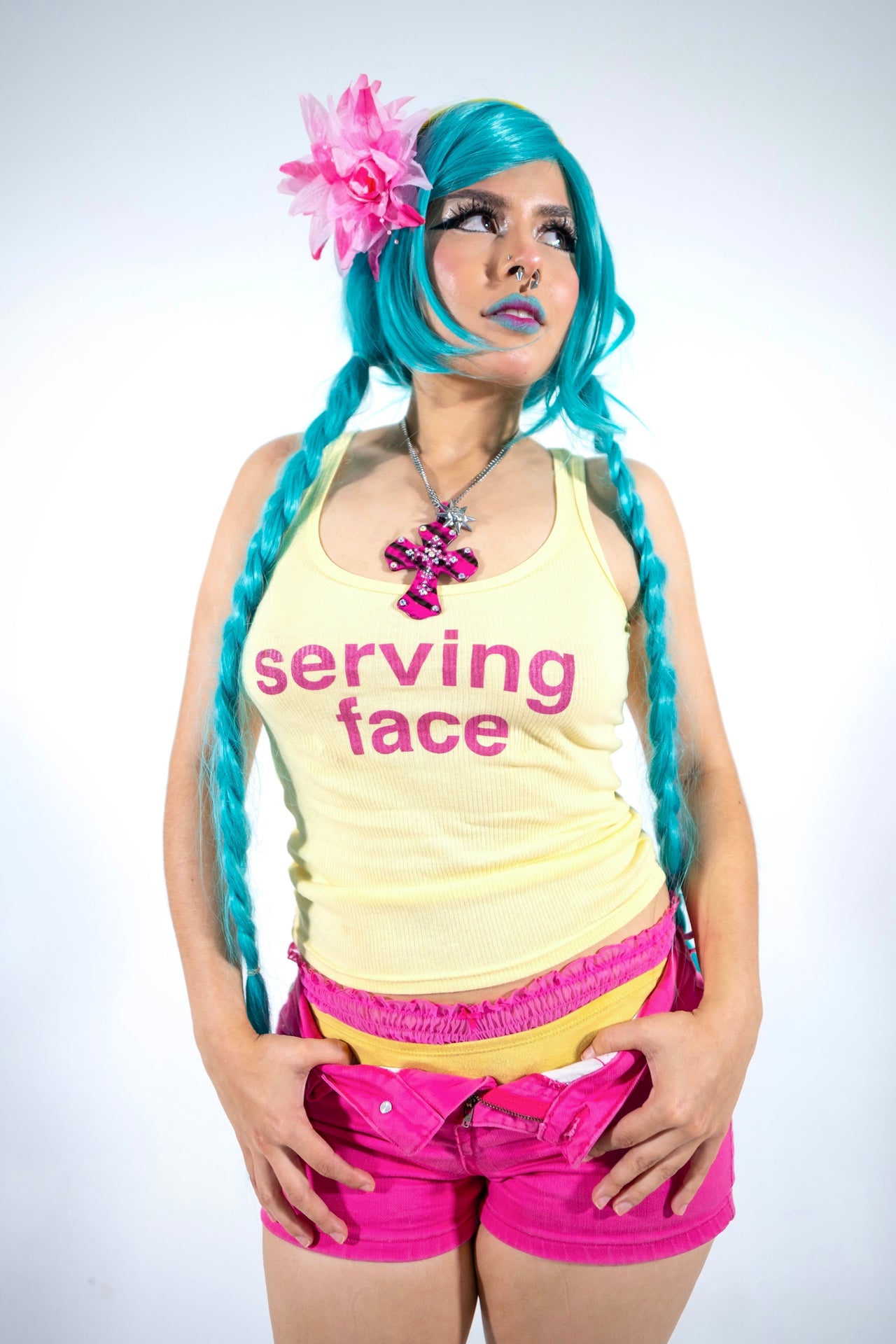 YELLOW SERVING FACE TANK